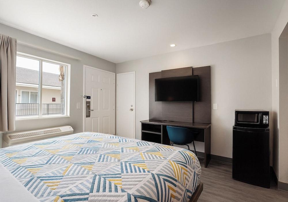 Motel 6 Westminster, CA - North