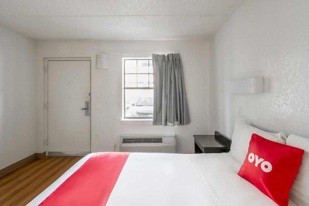 OYO Hotel Houston Katy Freeway