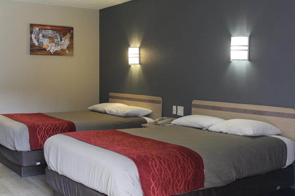  Econo Lodge Paducah West I-24