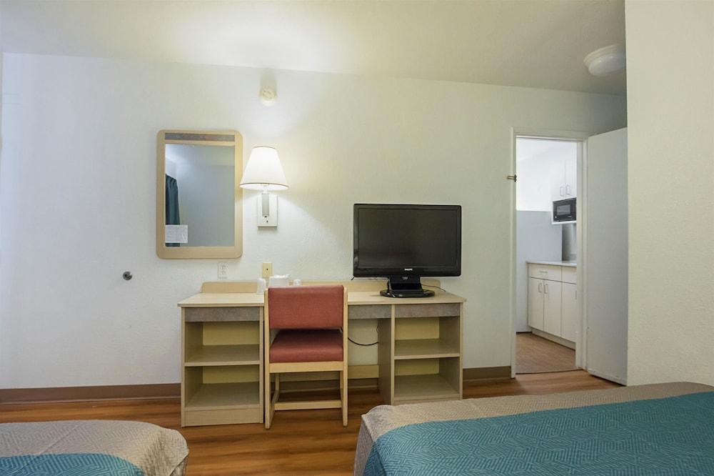 Motel 6 Rochester, MN