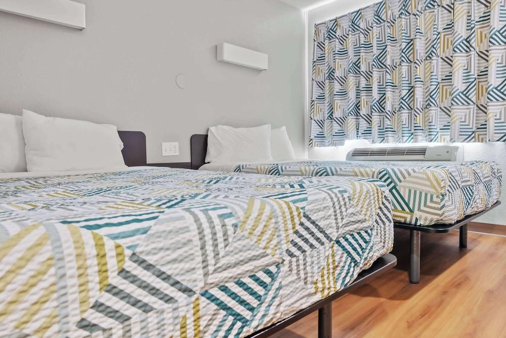 Motel 6 Ventura, CA - Beach