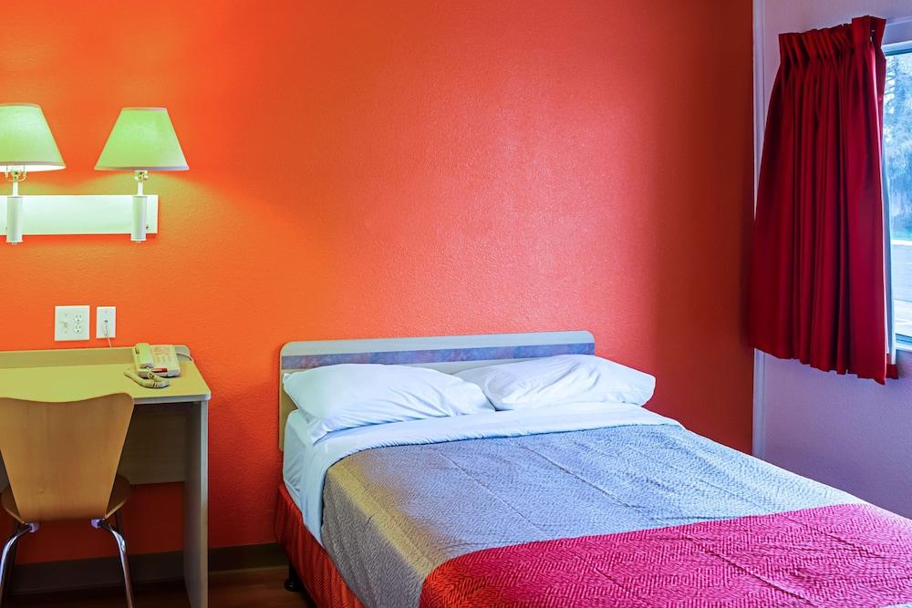 Motel 6 Porterville, CA