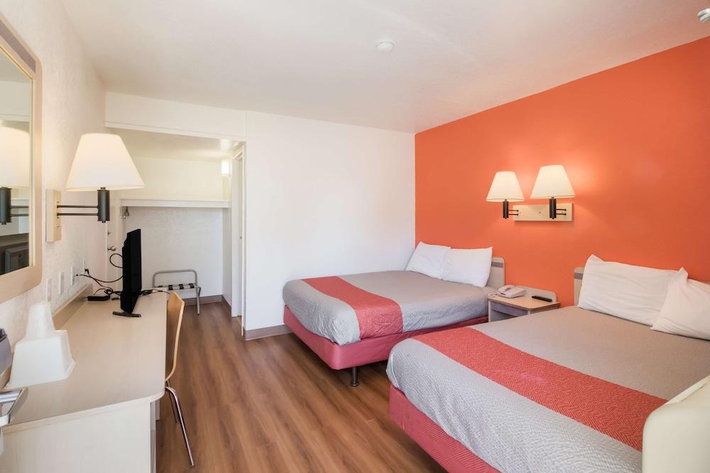 Motel 6 Moses Lake, WA