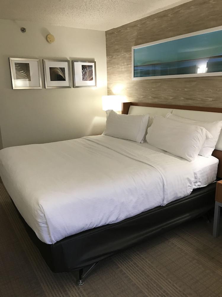 Holiday Inn & Suites Bolingbrook by IHG