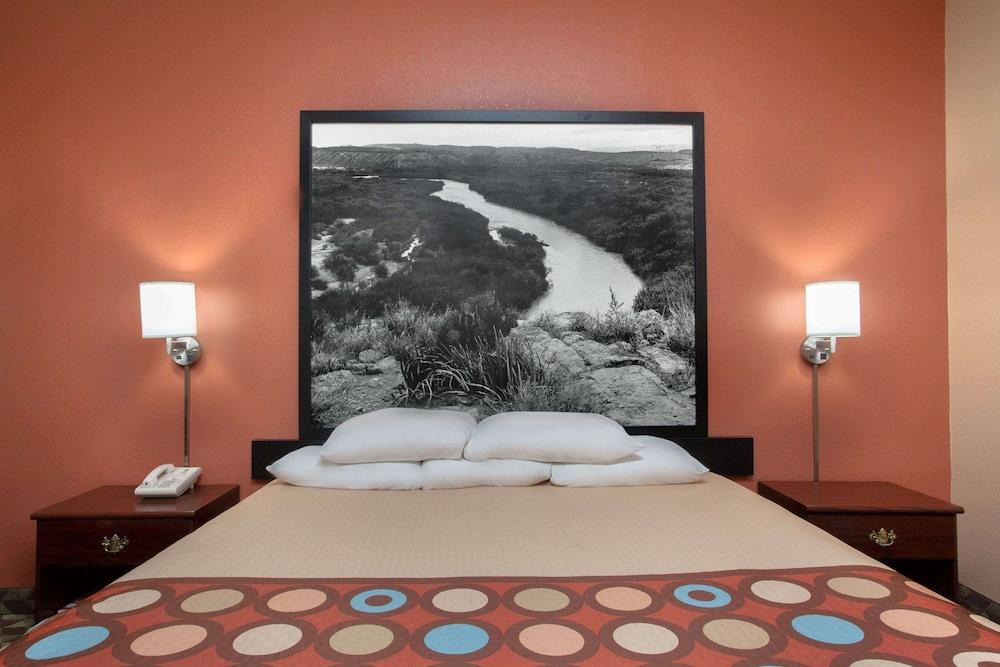 Super 8 by Wyndham Bastrop TX