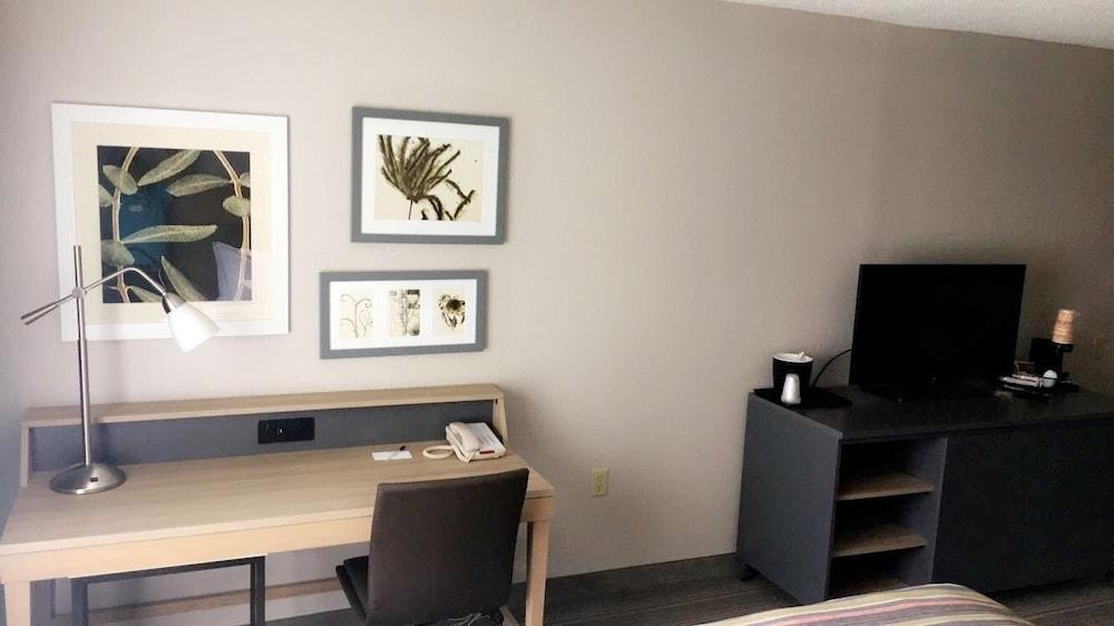 Country Inn & Suites by Radisson, Indianapolis South, IN