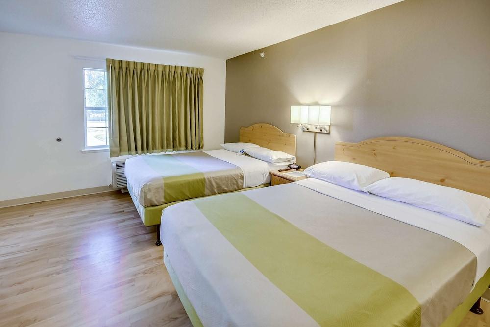 Studio 6 Houston, TX - Hobby South