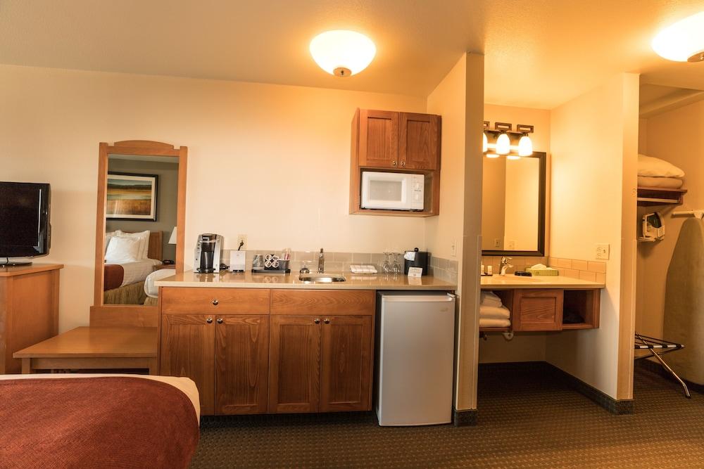 Lakeside Lodge And Suites