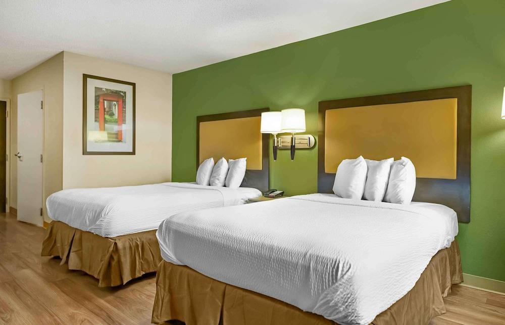 Sonesta Simply Suites Lansing
