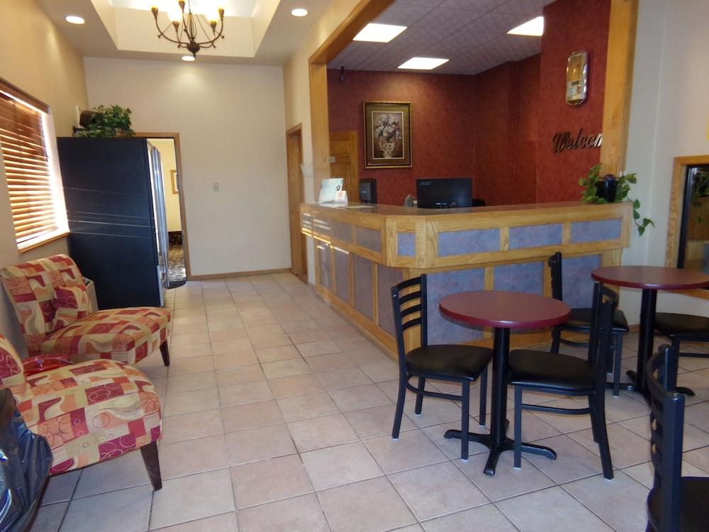 Super 8 by Wyndham Gillette