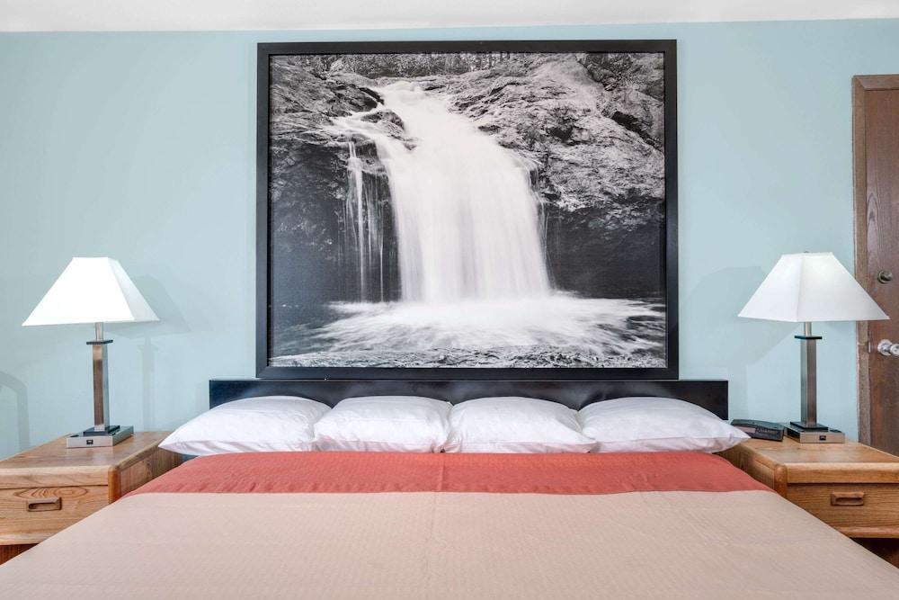 Super 8 by Wyndham Tomah Wisconsin