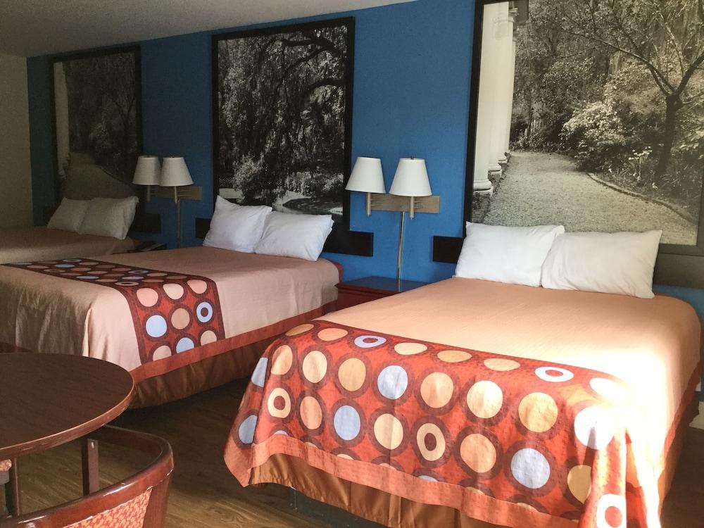 Super 8 by Wyndham Walterboro