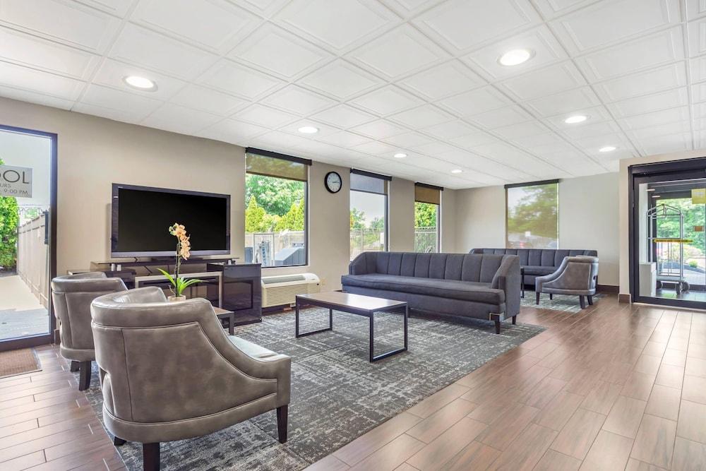 Quality Inn & Suites NJ State Capital Area