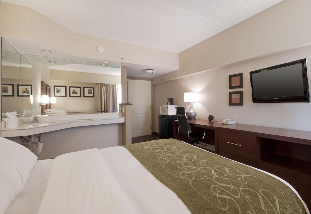 Comfort Suites at Woodbridge