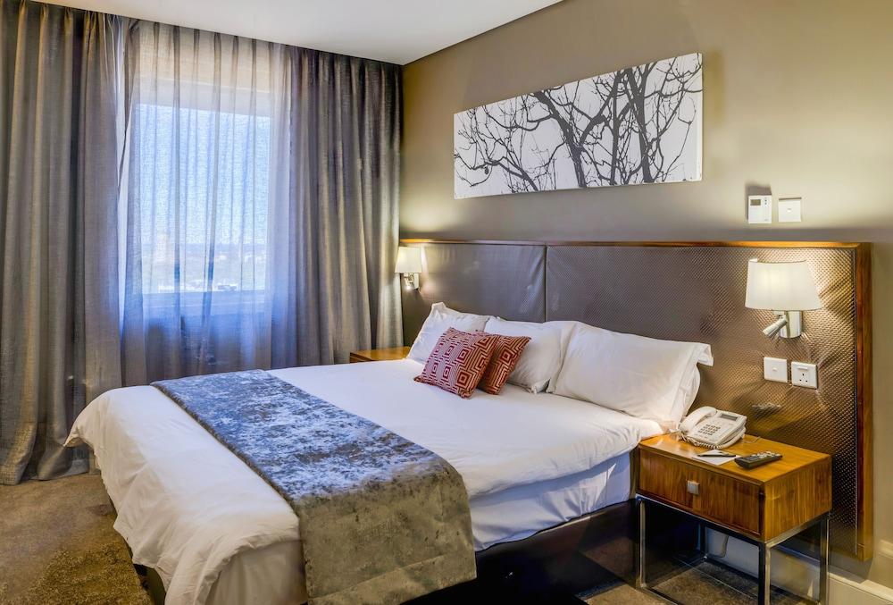 Rainbow Towers Hotel And Conference Centre