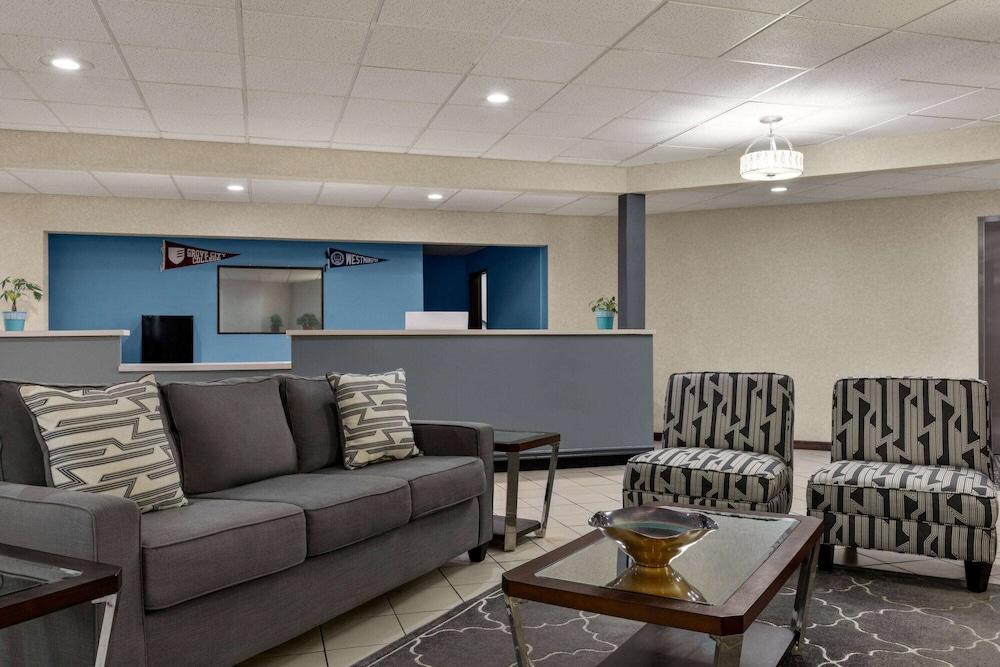 Super 8 by Wyndham Grove City