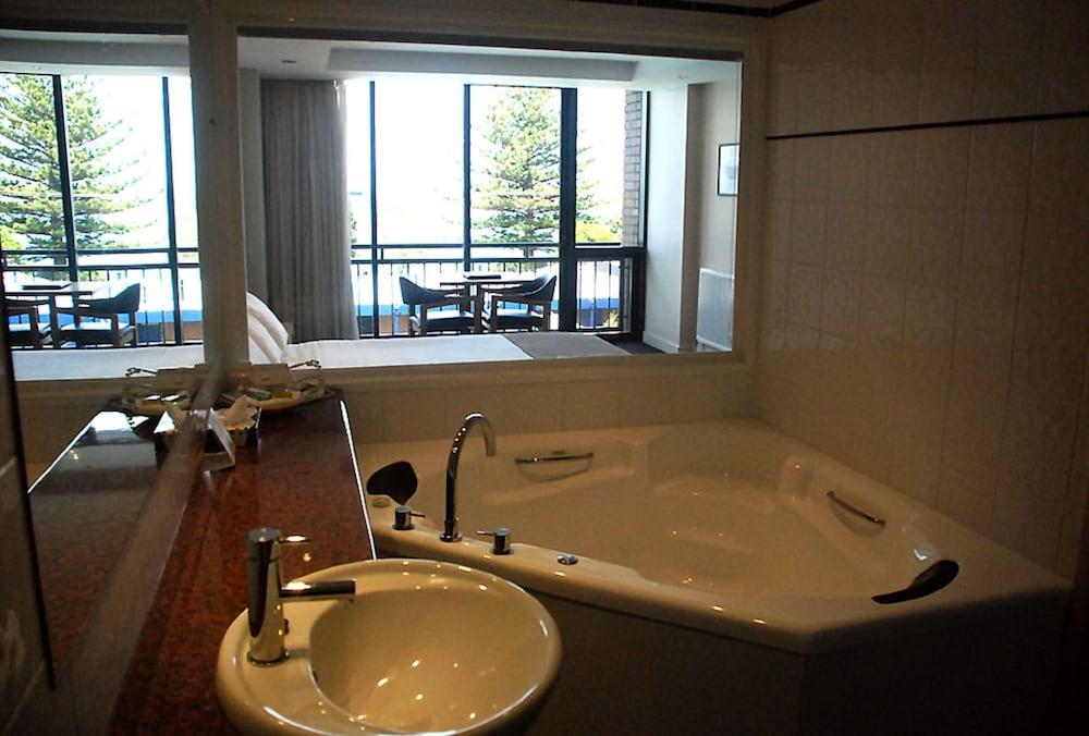 Richmond Henty Hotel