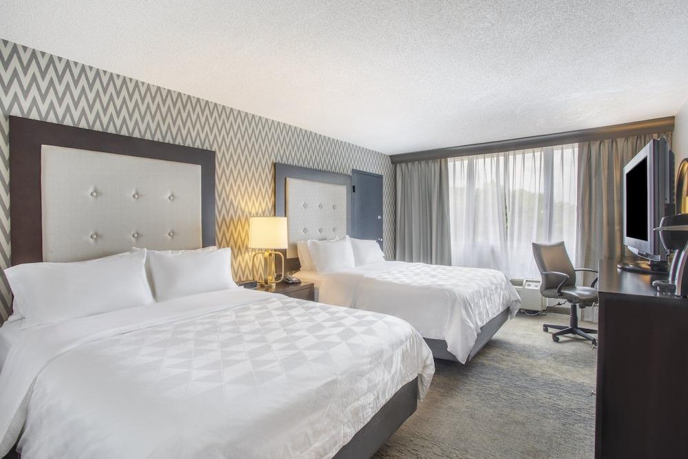 Holiday Inn & Suites Parsippany Fairfield by IHG