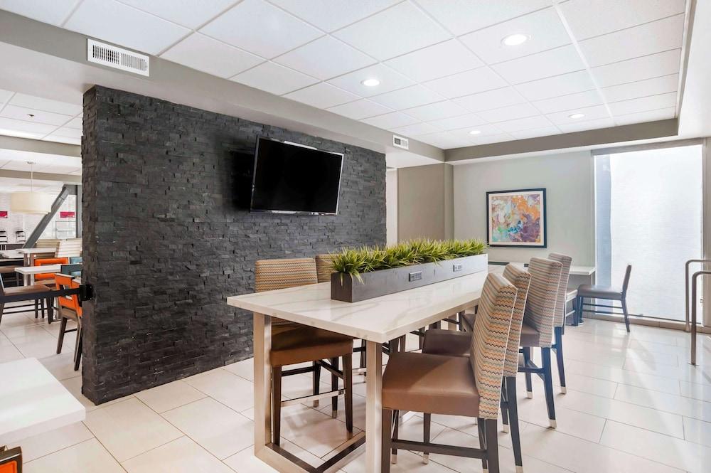 Best Western Plus Commerce Hotel