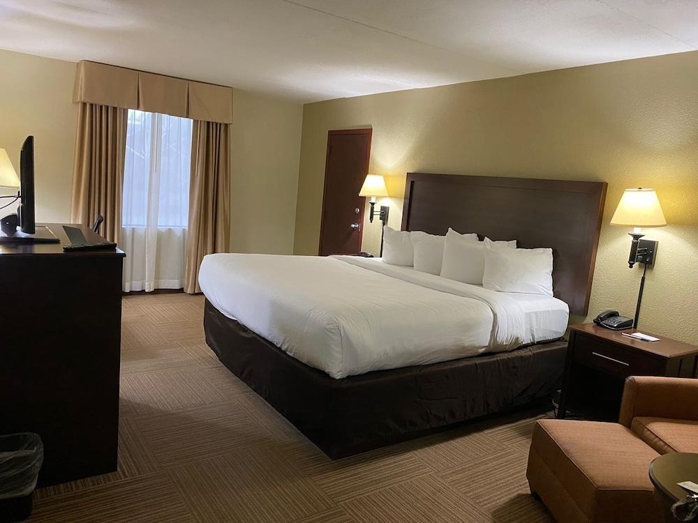 The Atrium Hotel on Third