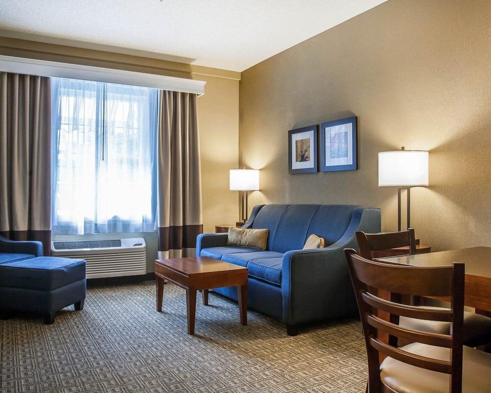 Comfort Inn & Suites Sturbridge - Brimfield