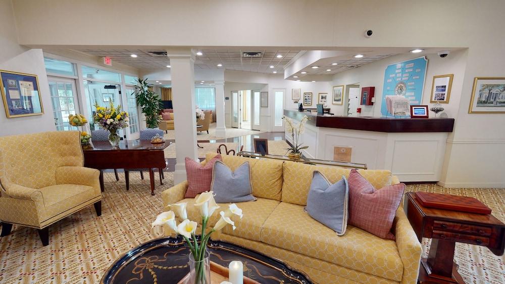 The Farmington Inn & Suites