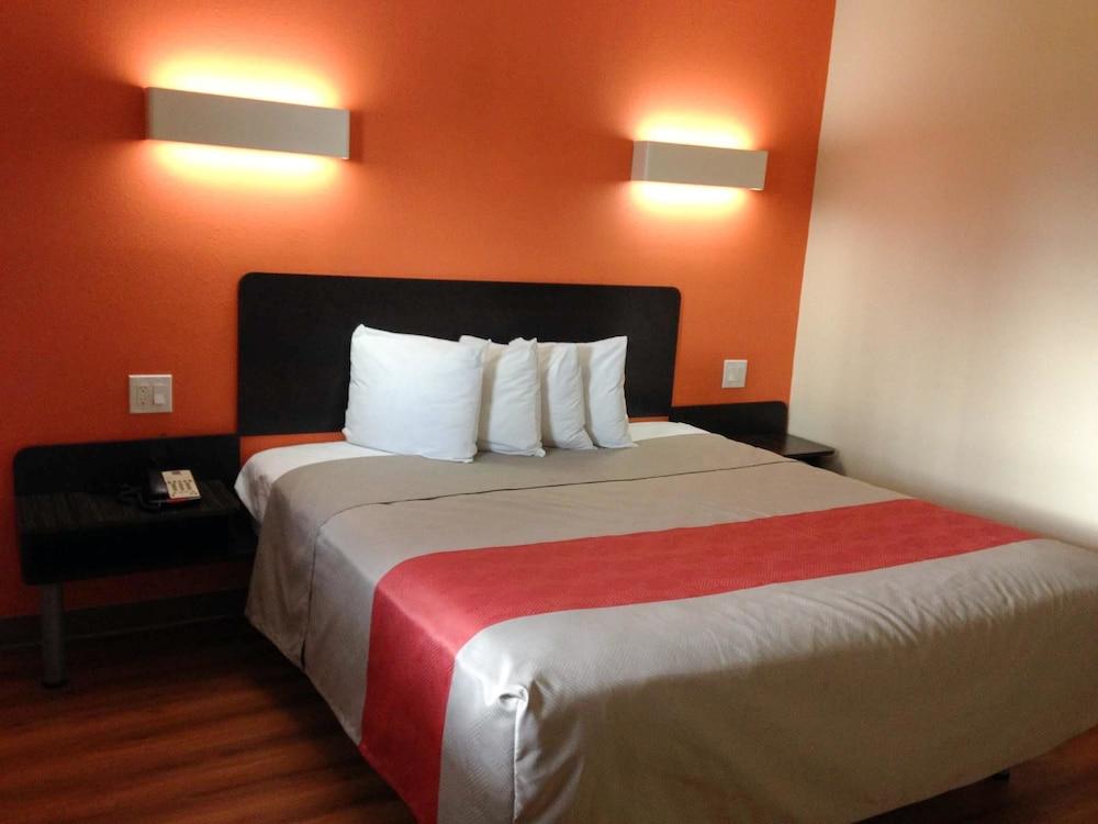 Motel 6 New Brunswick