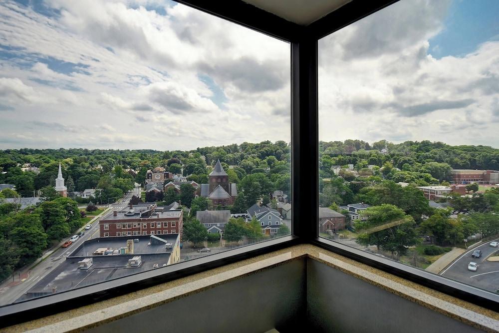 Four Points by Sheraton Boston Newton