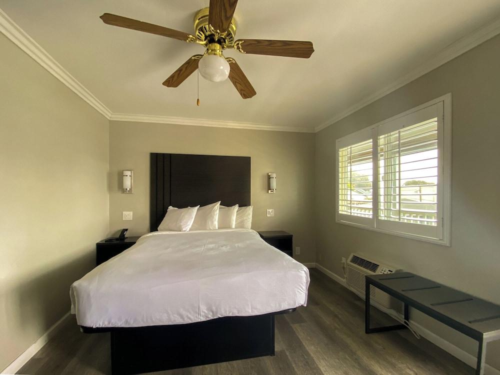 Rockview Inn and Suites