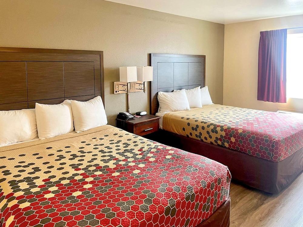 Econo Lodge Inn & Suites Corning Travel Center