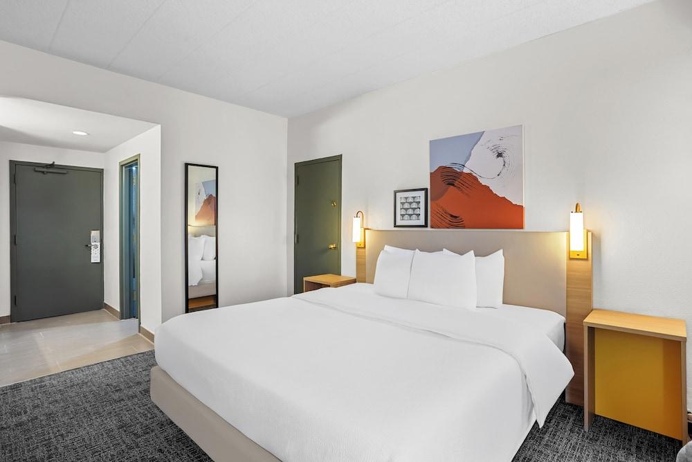 Spark by Hilton Des Plaines Chicago O'Hare