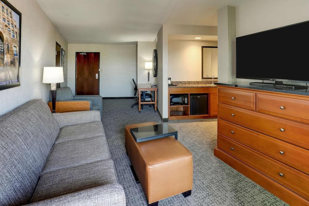 Drury Inn & Suites Phoenix Airport