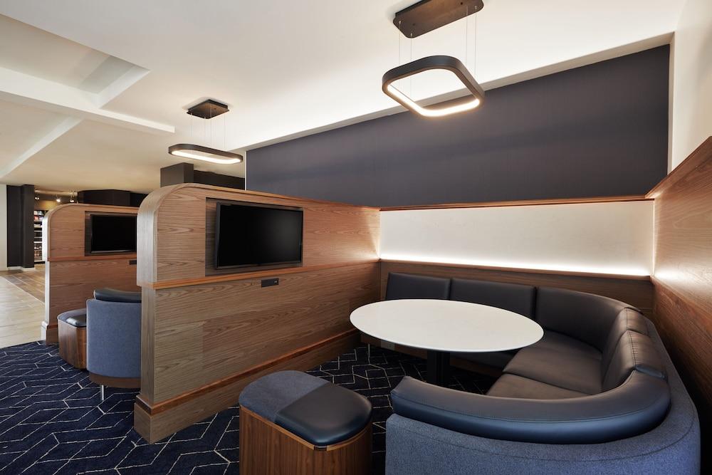 Courtyard by Marriott St. Louis Downtown West