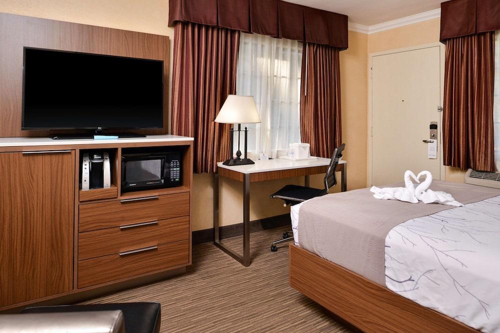 Best Western Hollywood Plaza Inn Hotel - Hollywood Walk of Fame LA