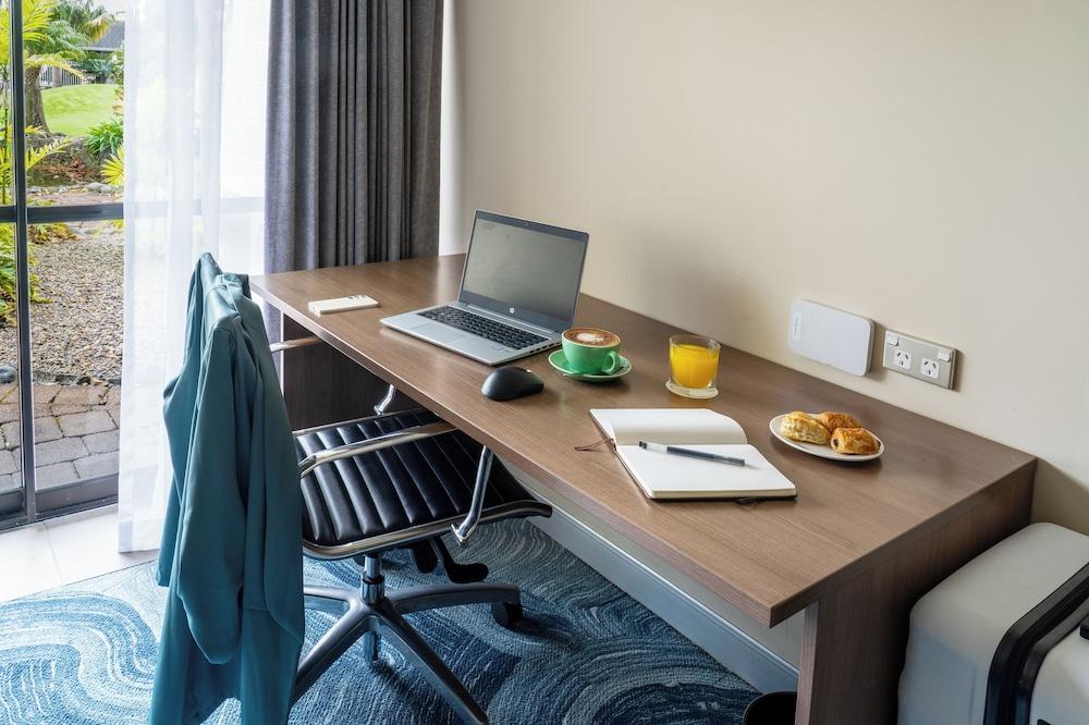 Holiday Inn Auckland Airport by IHG