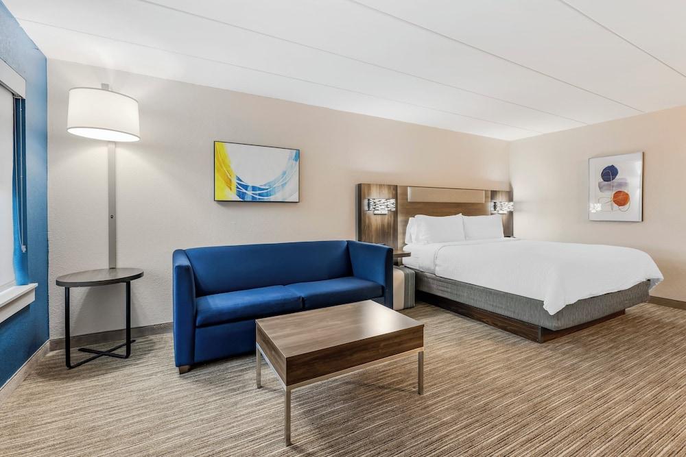 Holiday Inn Express Chicago-Downers Grove by IHG