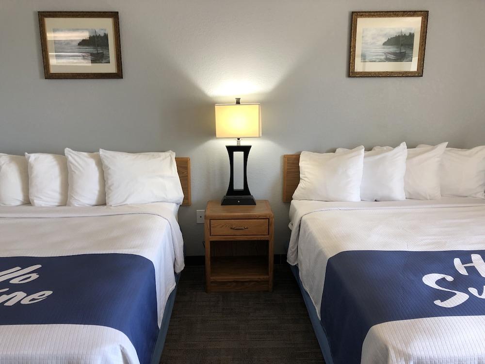 Days Inn by Wyndham Iron Mountain