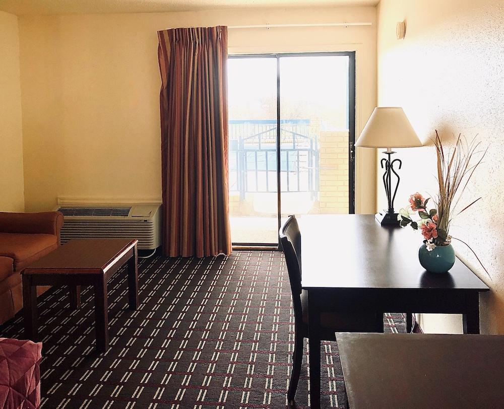 Executive Inn & Suites