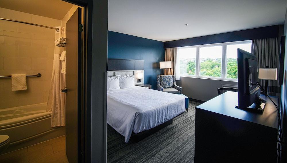 Best Western Plus Chocolate Lake Hotel