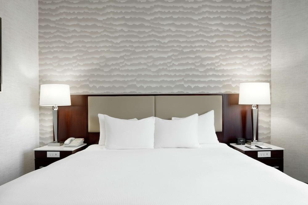 DoubleTree Suites by Hilton Phoenix