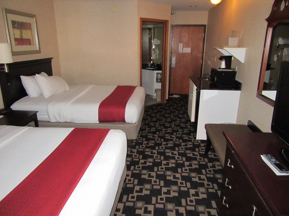 Express Suites Riverport Inn & Suites