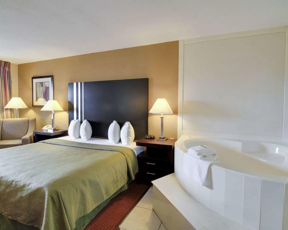 Quality Inn & Suites Clarksville