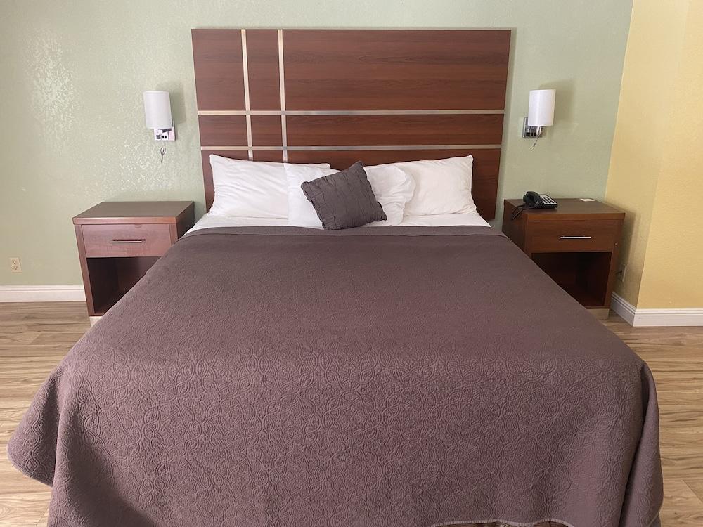 Western Holiday Lodge Three Rivers