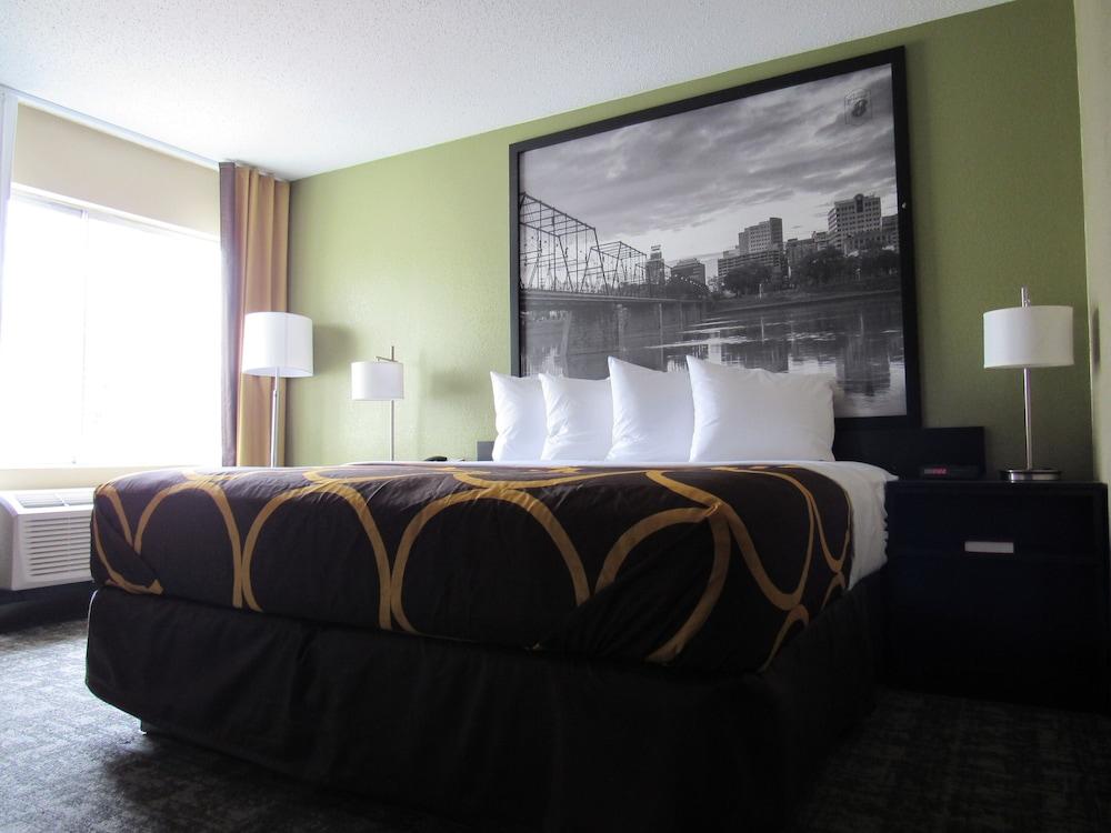 Super 8 by Wyndham New Cumberland