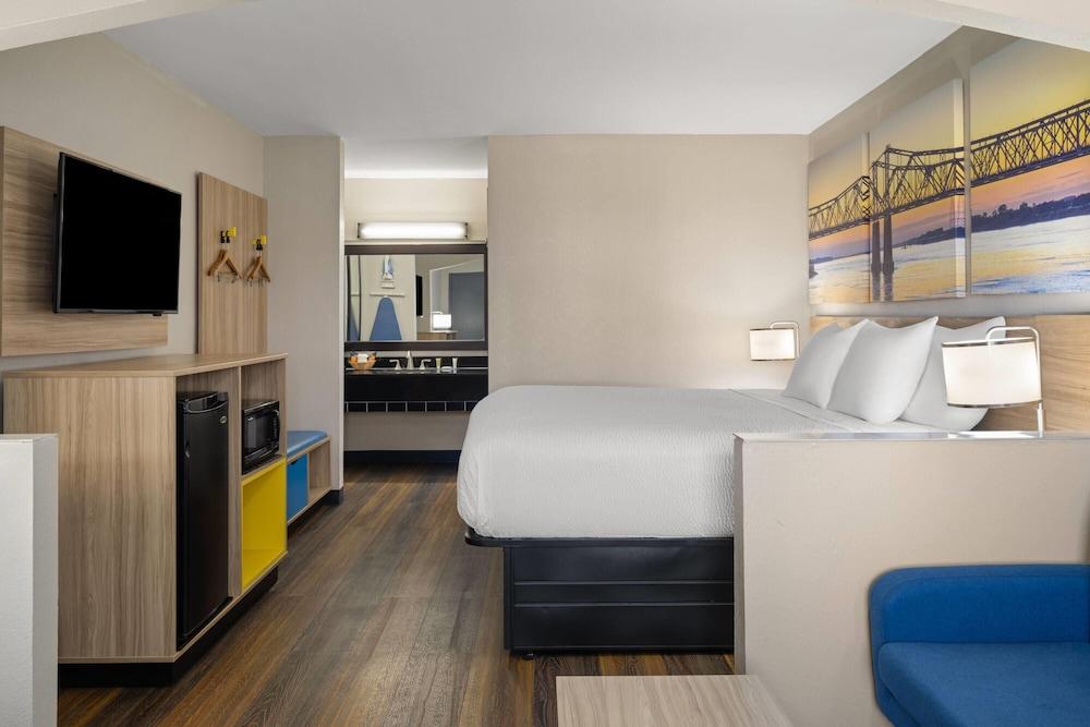 Days Inn & Suites by Wyndham Byram