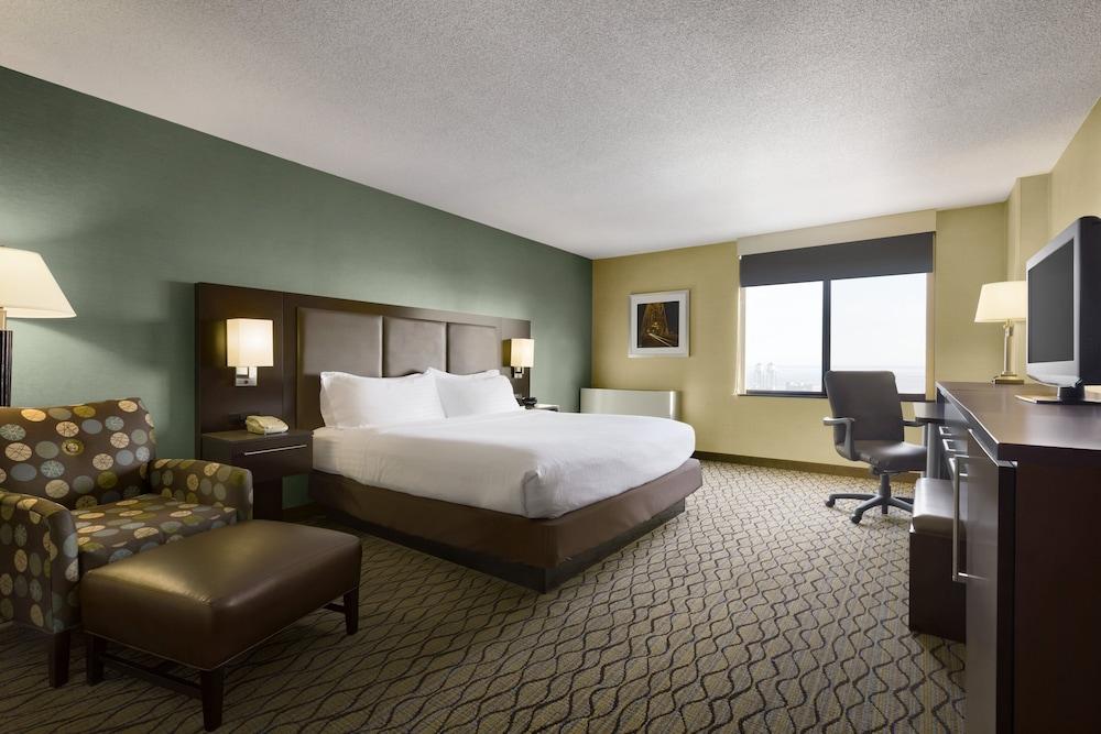 Holiday Inn & Suites Duluth Downtown by IHG