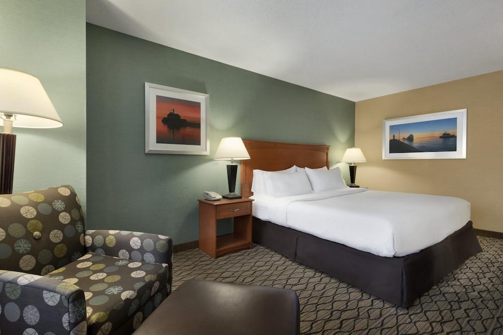 Holiday Inn & Suites Duluth Downtown by IHG
