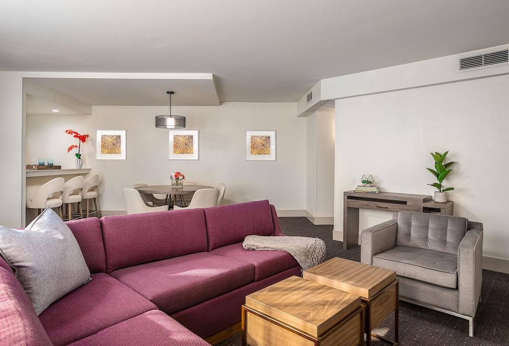 Crowne Plaza Atlanta Perimeter at Ravinia by IHG