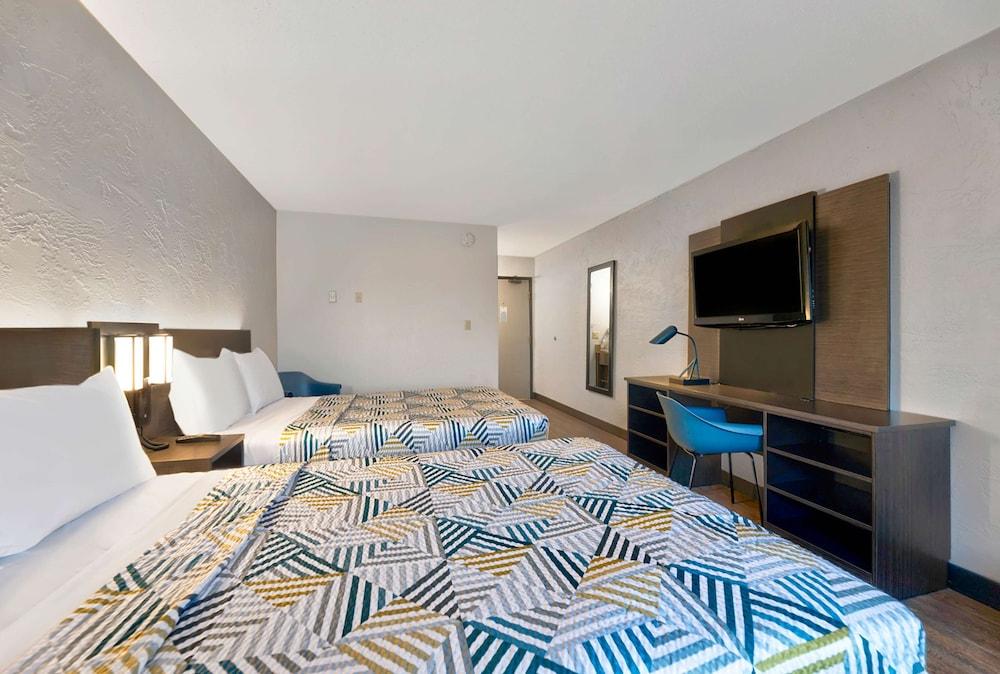 Motel 6 Oak Creek, WI