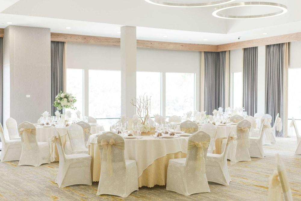 DoubleTree by Hilton Pomona